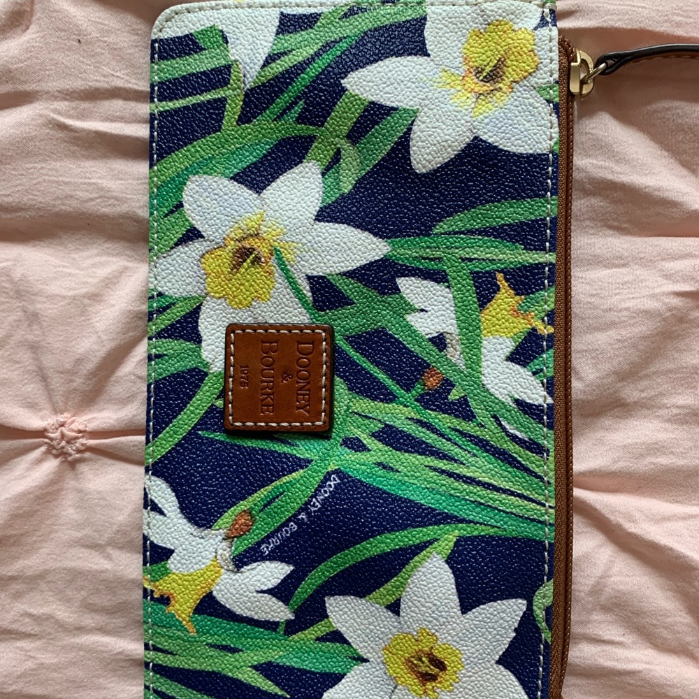 Dooney & Bourke wristlet